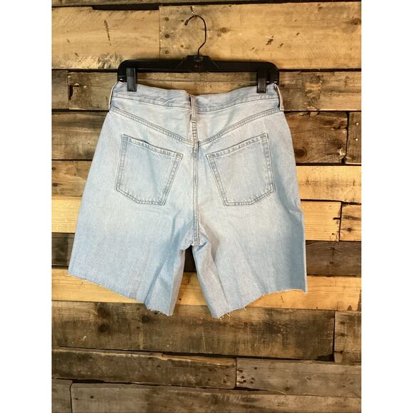 Old Navy Mid Rise Baggy Jean Shorts Size 4 - Picture 3 of 3